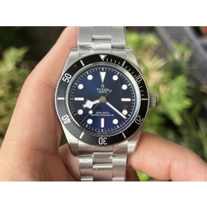 ZF/튜더 블랙베이 68 M7943 43MM